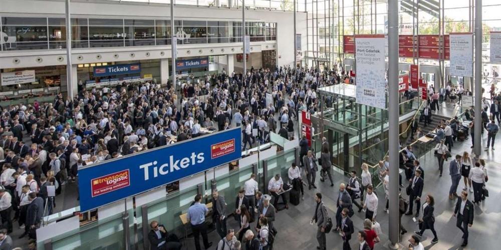 Modern fuar standı tasarımı ve mobilya kiralama
